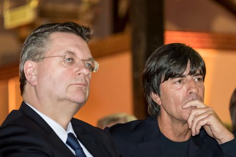 Reinhard Grindel und Joachim Löw: Klare Haltung des DFB zu den Vorkommnissen in Prag.