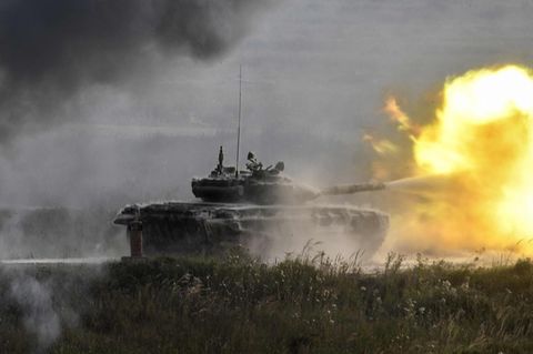 Ein T-90 Panzer auf einer Demonstrationsveranstaltung in der Nähe von Moskau.