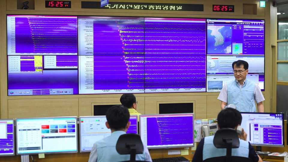 Auf den Monitoren der Korea Meteorological Administration in Seoul sind die Schockwellen der Atombombenexplosion deutlich zu sehen.
