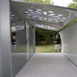 Die Seitenwände sind massiv und bestehen nicht aus Zeltplanen - wie etwa beim bekannten Faltcontainer der Armee der DDR.