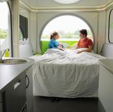 Sie lässt sich zu einem Doppelbett umbauen - wenn sechs Personen unterkommen sollen.