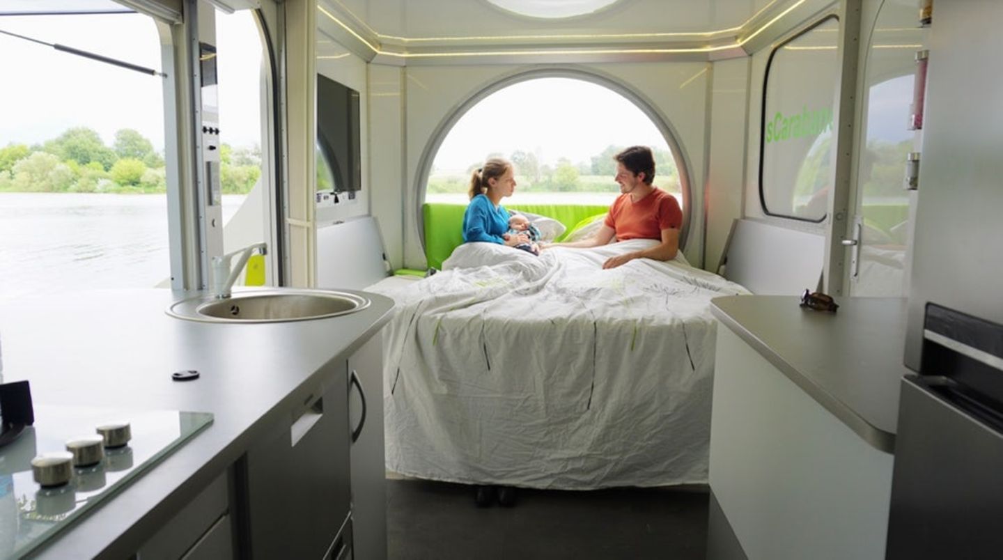 Sie lässt sich zu einem Doppelbett umbauen - wenn sechs Personen unterkommen sollen.