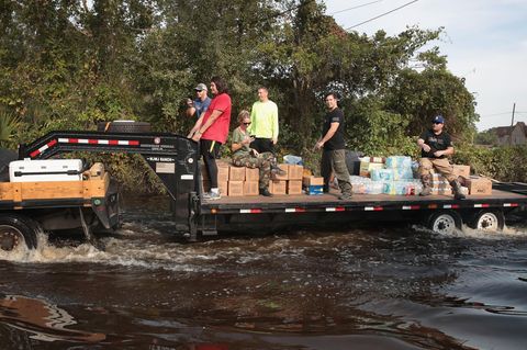 Nach Hurricane Harvey: Freiwillige bringen Hilfsgüter zu den Opfern der Überschwemmung in Texas
