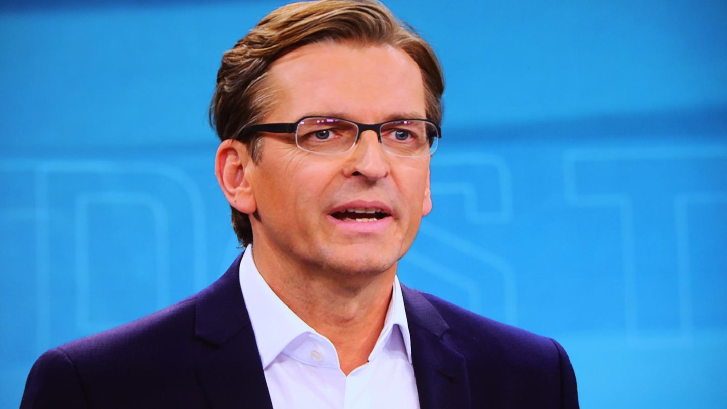 Scharfe Kritik an Claus Strunz - warum das Netz über den Sat.1-Mann empört ist