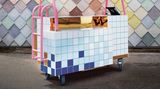 Mobile Shop, How About Studio: Dieser mobile Verkaufsthresen erinnert an einen Swimmingpool.