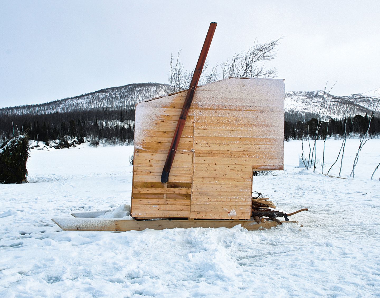 Nomad Sauna, Marco Casagrande: Saunahütte auf Kufen.