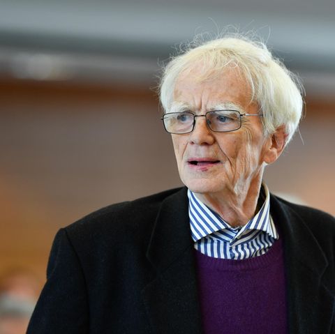 Der ehemalige RAF-Anwalt Hans-Christian Ströbele in einem Gericht in Karlsruhe