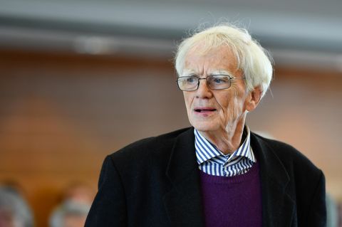 Der ehemalige RAF-Anwalt Hans-Christian Ströbele in einem Gericht in Karlsruhe