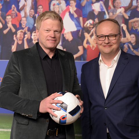 Das ZDF-Moderatorenteam Oliver Kahn (l.) und Oliver Welke wird über die WM 2018 in Russland aus Deutschland berichten