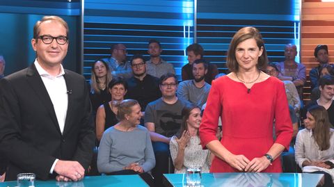 Verkehrsminister Alexander Dobrindt und Grünen-Chefin Katrin Göring-Eckardt in der ZDF-Sendung "Schlagabtausch"
