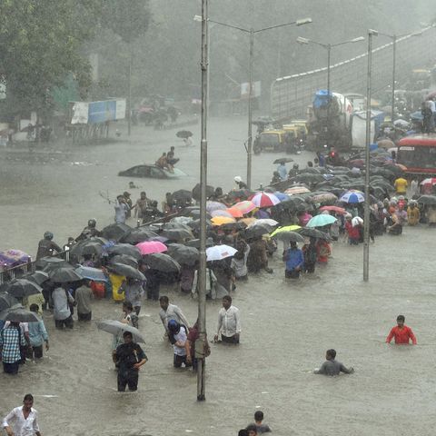 Monsun in Mumbai: Heftige Regenfälle haben Teile der Stadt lahmgelegt, Menschen fliehen vor der Flut