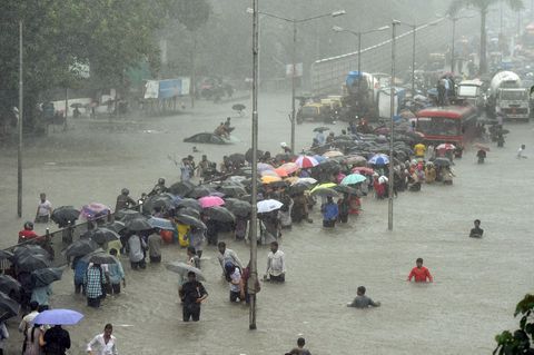 Monsun in Mumbai: Heftige Regenfälle haben Teile der Stadt lahmgelegt, Menschen fliehen vor der Flut