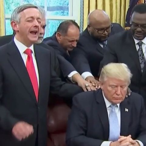 Spirituelles aus dem Weißen Haus: Donald Trumps "unheimliches" Gebet im Oval Office