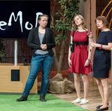 Emotionaler Höhepunkt in der Höhle der Löwen: Saskia Holodynski (links), Dindia Gutmann und Anna Vonnemann präsentieren MoveAid. Ihre Firma heißt ReMoD.