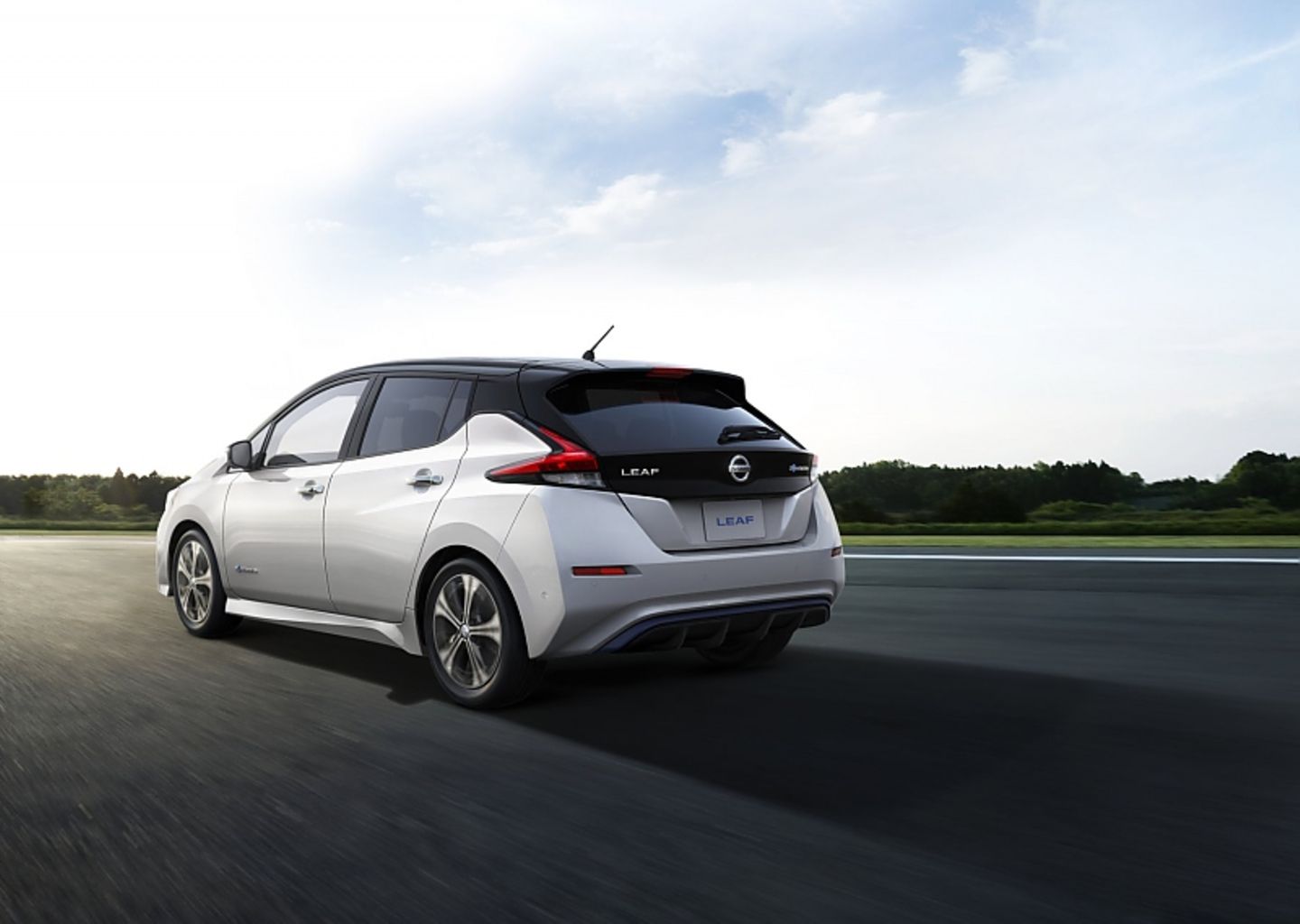 Nissan Leaf II 2018 - es wird zwei Versionen mit 150 und 220 PS geben