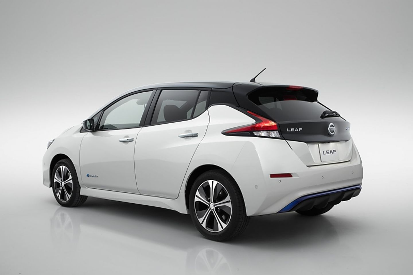 Nissan Leaf II 2018 - schicker aus bisher