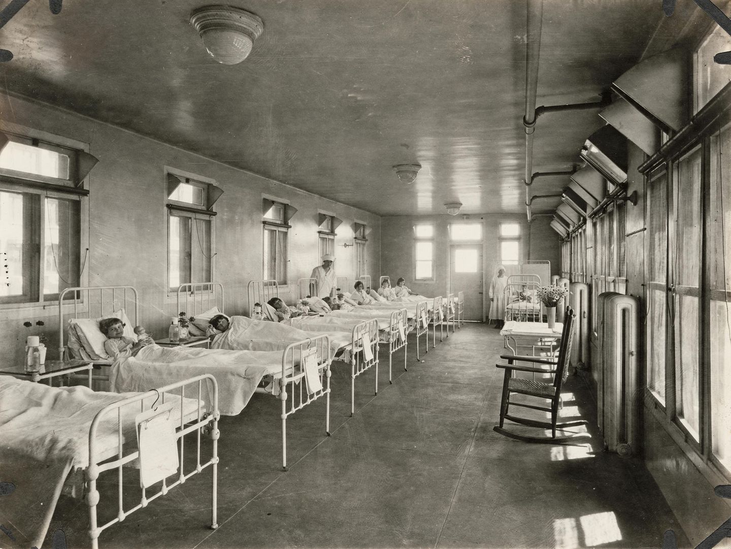 Blick in die Kinderabteilung des Quarantänekrankenhauses in den 1930er Jahren