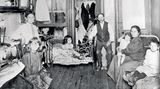 Der berühmte Journalist und Fotograf Jacob Riis, der Pionier sozialdokumentarischer Fotografie in den USA, besuchte im Rahmen seiner Reportagen mehrmals North Brother Island.