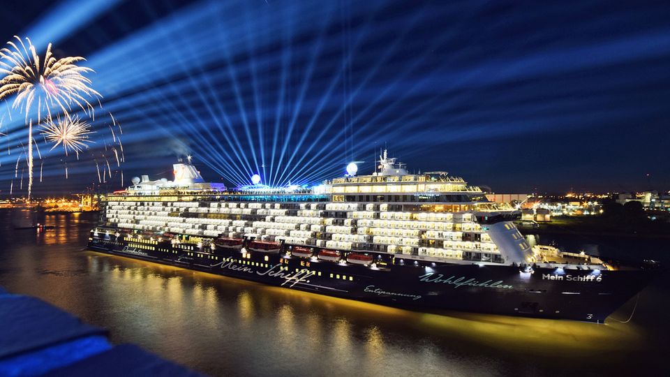 Nabu über Dreckschleudern: Die saubersten Schiffe laut Nabu-Ranking: Die vier Neubauten von Tui Cruises. Im Bild die "Mein Schiff 6" bei der Taufe am 1. Juni 2017 in Hamburg. Die saubersten Schiffe laut Nabu-Ranking: Die vier Neubauten von Tui Cruises. Im Bild die "Mein Schiff 6" bei der Taufe am 1. Juni 2017 in Hamburg.