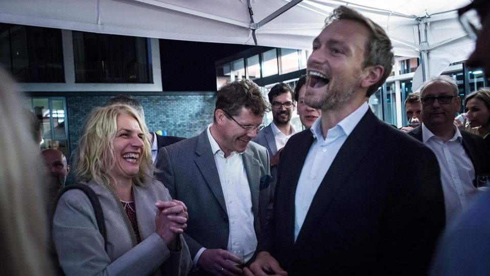 FDP-Chef auf Erfolgskurs: Mehr als gute Laune: Die Wahrscheinlichkeit, dass es bei der Bundestagswahl gleich für eine Regierungsbeteiligung reicht, ist ziemlich groß Mehr als gute Laune: Die Wahrscheinlichkeit, dass es bei der Bundestagswahl gleich für eine Regierungsbeteiligung reicht, ist ziemlich groß