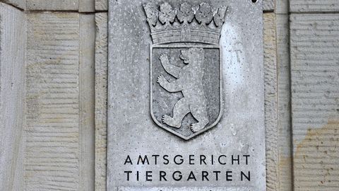 In ihrer Nähe gefurzt: Mann soll Ehre einer Polizistin verletzt haben
