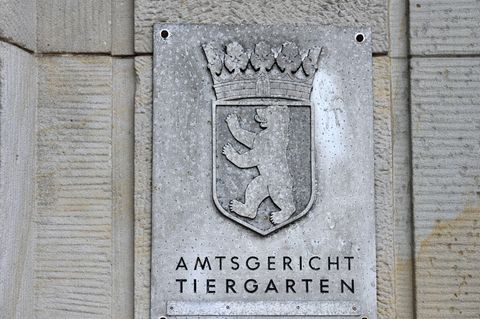In ihrer Nähe gefurzt: Mann soll Ehre einer Polizistin verletzt haben