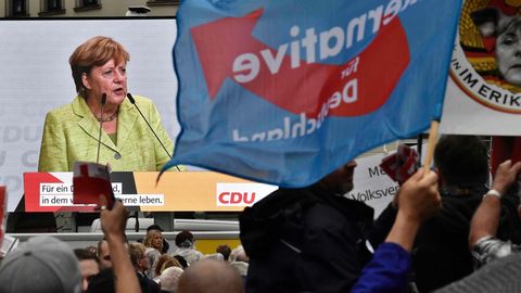 "Hau ab" und "Volksverräter"-Rufe: Merkels schwere Wahlkampfauftritte im Osten