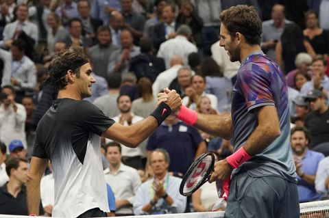 Roger Federer (l.) musste sich gegen Juan Martin del Potro geschlagen geben