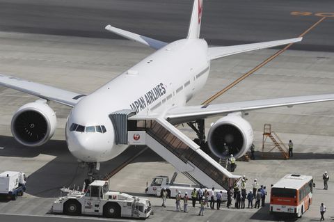 Die Maschine von Japan Airlines musste am Flughafen von Tokio notlanden