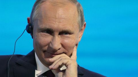 Wladimir Putin amüsierte sich auf einer Pressekonferenz prächtig auf Kosten von Washington