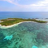 Wie wäre es mit einer kleinen Inseln in der Karibik? Petite Cay ist ein kleines Paradies und einer von rund 700 Inseln, die zu den Bahamas zählen. Die Insel ist rund 36 Hektar groß, verfügt über einen zauberhaften Strand und ist bislang noch nicht erschlossen. 3,75 Millionen Dollar müssen Käufer zahlen. Hier gibt es mehr Infos.