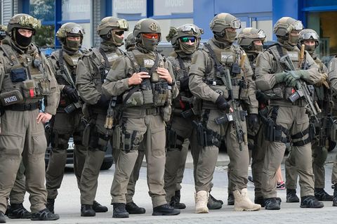 Das SEK sicherte im sächsischen Wurzen eine Demonstration gegen Rassismus und Neonazis