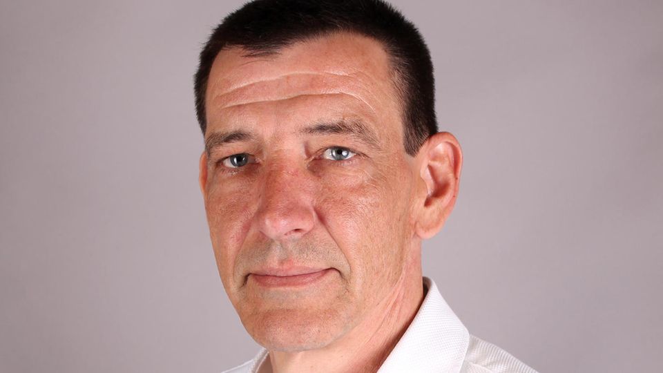 Wenn die Fallschirme versagen: Der Siegener Unfallchirurg Christoph Fleischhacker und sein Team retteten Königs Leben Der Siegener Unfallchirurg Christoph Fleischhacker und sein Team retteten Königs Leben