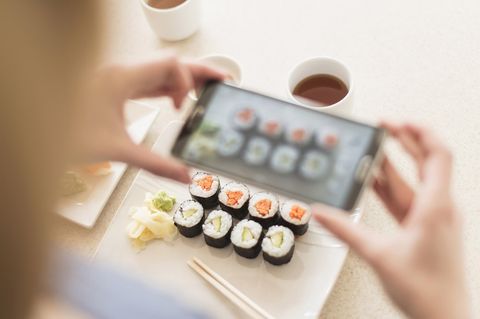 Viele Instagrammer inszenieren sich mit ihrem Essen (Symbolfoto)