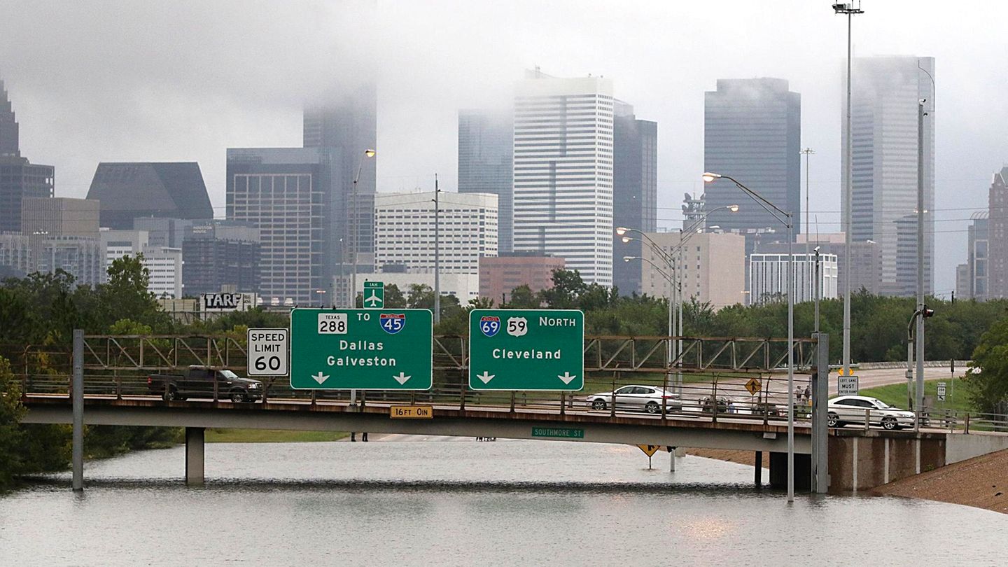 Überflutete Highways: So sah das Zentrum von Houston Ende August aus