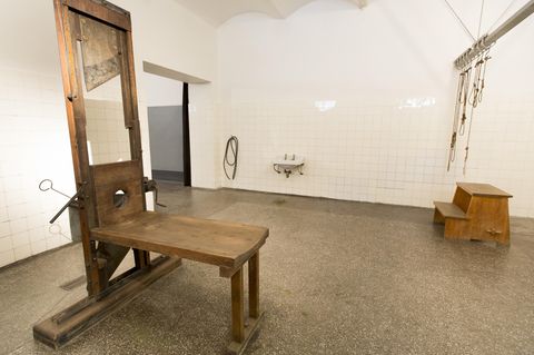 Guillotine im Museumsteil des Prager Pankrác-Gefängnisses