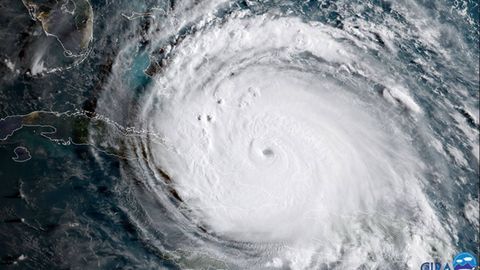 Hurrikan "Irma" nimmt unaufhaltsam Kurs auf die Florida Keys (links oben)