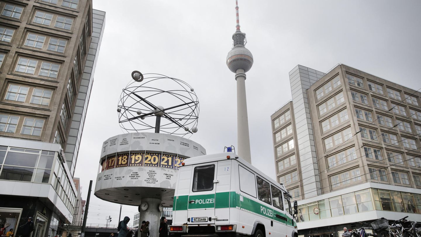 Auf dem Berliner Alexanderplatz gab es eine Messerstecherei (Archivbild)