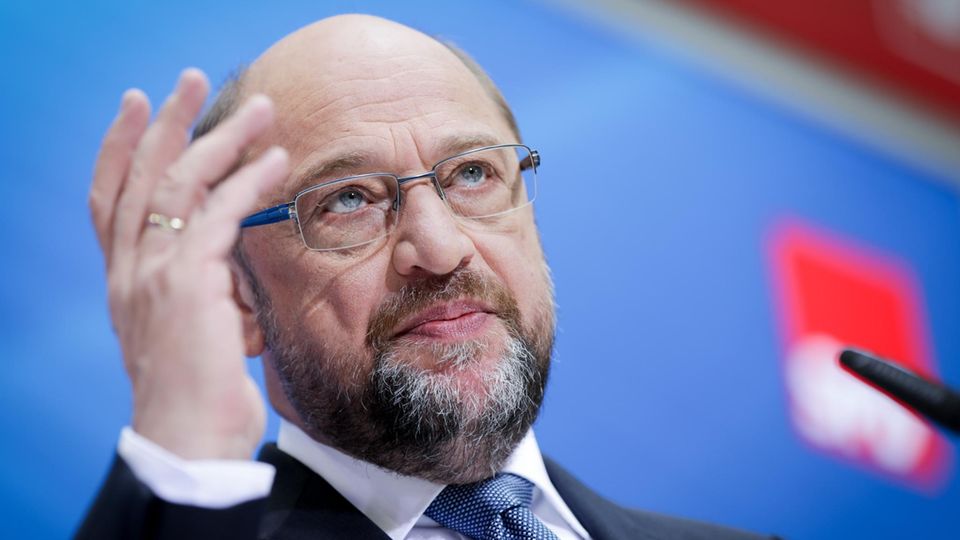 Martin Schulz spricht in Berlin in der SPD-Parteizentrale zu Journalisten Martin Schulz spricht in Berlin in der SPD-Parteizentrale zu Journalisten