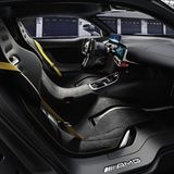 Mercedes AMG Project One - zwei Rennsitze