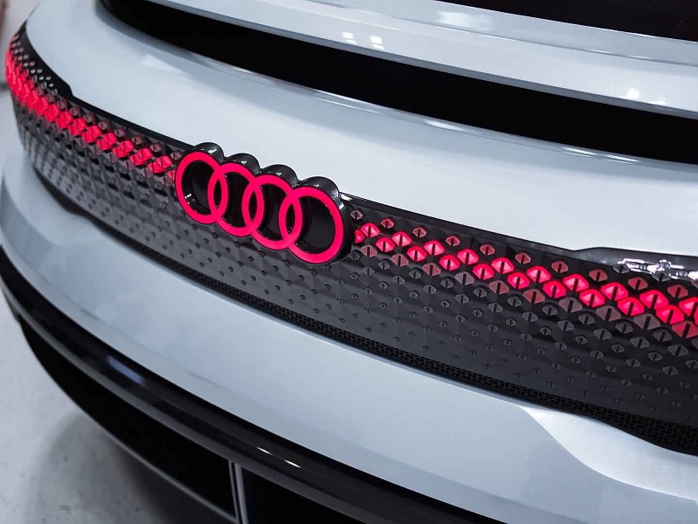 Audi Aicon 2017 - LED-Zierrat auch am Heck