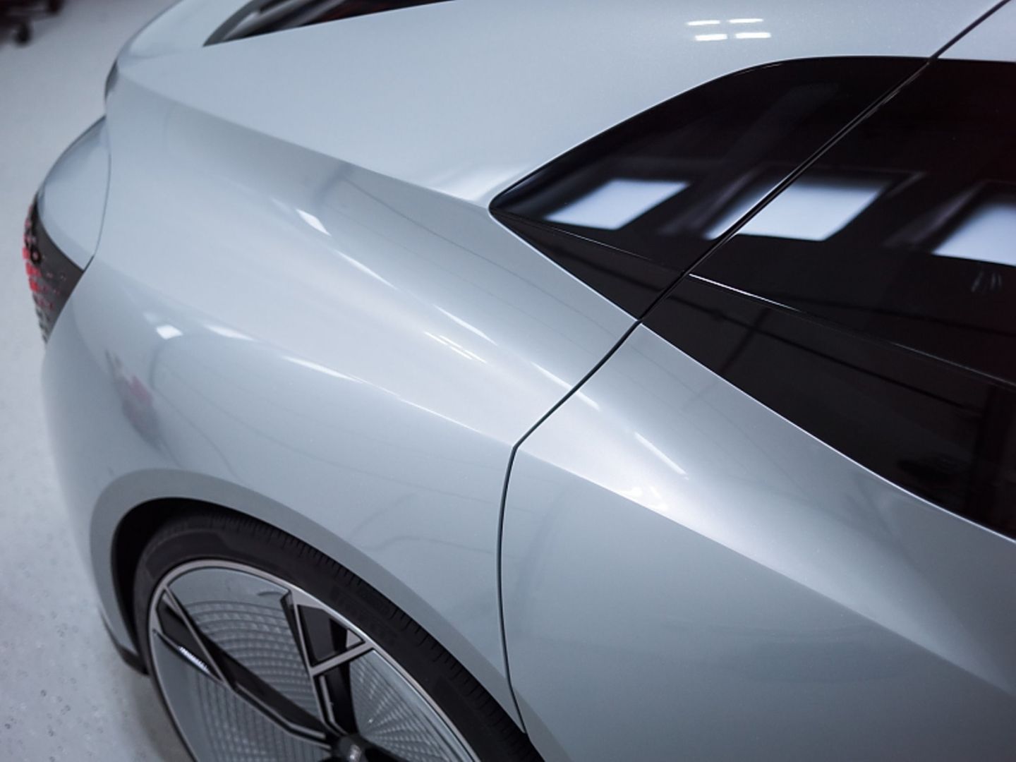 Audi Aicon 2017 - leichte Quattroanleihen am Heck