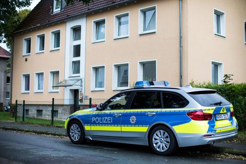 Detmold: Mutter und Kind tot aufgefunden - Tatverdächtiger auf der Flucht