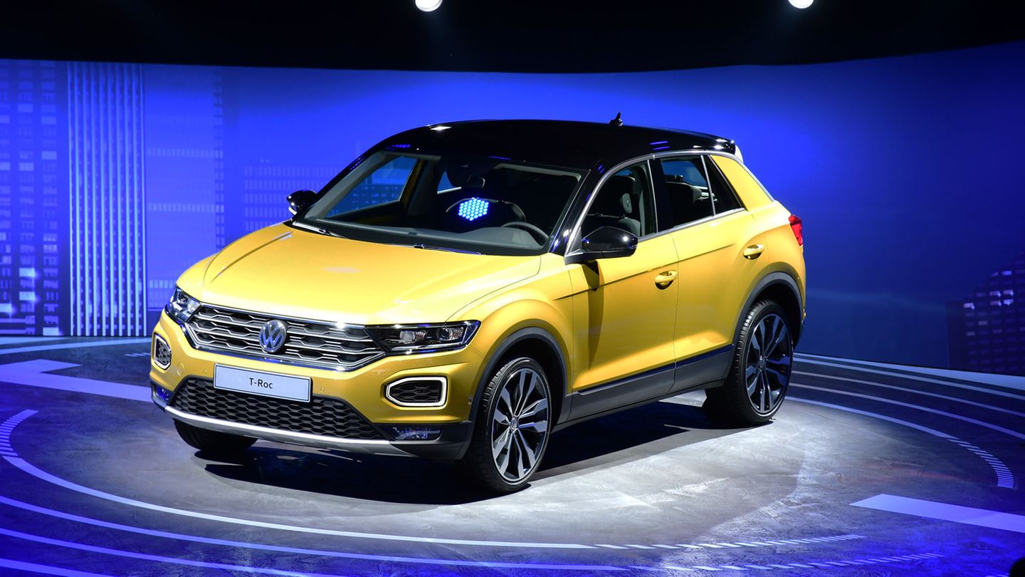 VW T-Roc: Programmierter Erfolg, neben dem T-Roc sieht ein Golf blass aus.