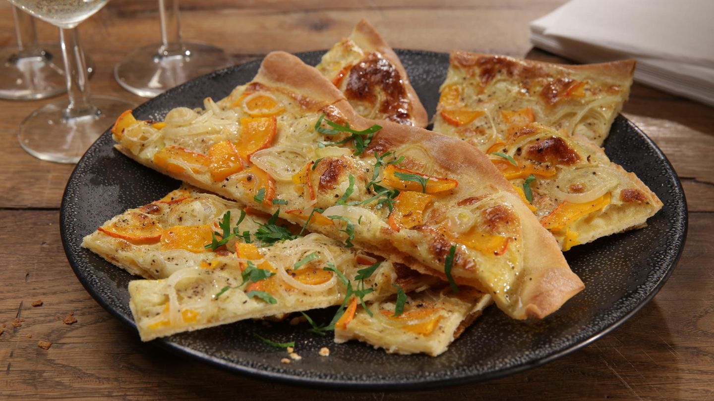Vegetarische Rezept-Variante: Dieser Kürbis-Flammkuchen schmeckt der ganzen Familie
