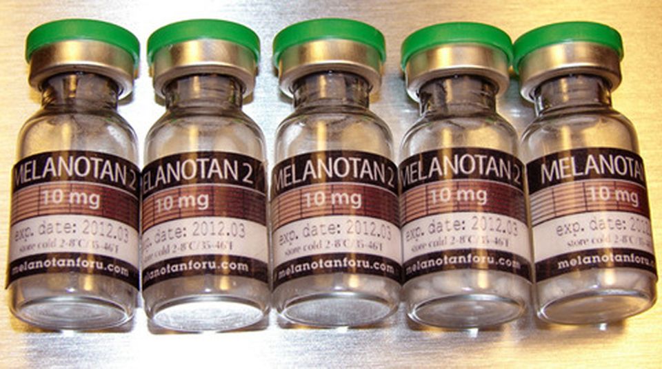 Seltene Erbkrankheit EPP: Auf dem Schwarzmarkt wird der Wirkstoff Melanotan als Selbstbräunungspulver verkauft Auf dem Schwarzmarkt wird der Wirkstoff Melanotan als Selbstbräunungspulver verkauft