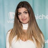 Demet Mutlu, CEO von Trendyol folgte sie ihrer Intuition nachdem sie das Potenzial einer Fashion-E-Commerce-Company in der Türkei erkannte und verließ die Harvard Business School für ihren Gründerinnentraum. Mittlerweile ist ihre Site Trendyol Marktführer in der Türkei und Mutlu hilft anderen dabei, ihren Traum zu leben, indem sie sich bewusst für ihre Mitarbeiter*innen stark macht.      Was ist der beste Rat, den du dieses Jahr einer anderen Frau gegeben hast?  "Eine der größten Hürden für Frauen ist der Anspruch der Perfektion. Wir haben Angst vor dem Scheitern, aber genau das ist der größte Fehler. Mein Rat für Frauen ist deswegen: Habt keine Angst davor, Fehler zu machen, zu scheitern und daraus zu lernen."      Welchen Ratschlag würdest du der 22-jährigen Demet rückblickend geben?  "Als ich jung war, wollte auch ich nur perfekt sein: perfekte Noten, perfektes Praktikum, perfektes Outfit. Aber 'perfekt' ist der Todfeind von 'gut genug'. Du solltest zwar versuchen, dich zu verbessern, aber du musst nicht perfekt sein."      Was ist der schlechteste Rat, der dir jemals gegeben wurde?  "Ich merke mir solche Dinge wirklich nicht. Wenn ich schlechten Rat bekomme, ignoriere ich ihn und mache weiter."      Woran bist du gescheitert und wie hast du dein Scheitern überwunden?  "Ich versuche, meine Fehler als Chance zu sehen und etwas aus ihnen zu lernen. Während meiner Start-up-Phase arbeitete ich jeden Tag 18 bis 20 Stunden, wodurch ich eine Insulinresistenz entwickelte. Meistern konnte ich das, weil ich mit meinen Mentor*innen sprach und ihr Feedback ernst nahm. Man sollte immer offen für Feedback sein. Ich bin umgeben von Menschen, denen ich vertraue und die ich oft um Kritik bitte. Es ist extrem wichtig Menschen um dich zu versammeln, denen du vertrauen kannst."      Wann warst du zuletzt stolz auf dich?  "Den größten Stolz spüre ich, wenn ich sehe, wie mein Team wächst. Manche Mitarbeiter*innen sind seit fast fünf Jahren bei Trendyol, managen riesige Accounts und große Teams. Ich bin stolz auf mich, wenn ich sehe, wie ich meine Angestellten positiv beeinflusst habe, wie sie sich weiterentwickeln und Dinge besser machen als ich selbst. Das ist ein unglaublich gutes Gefühl."