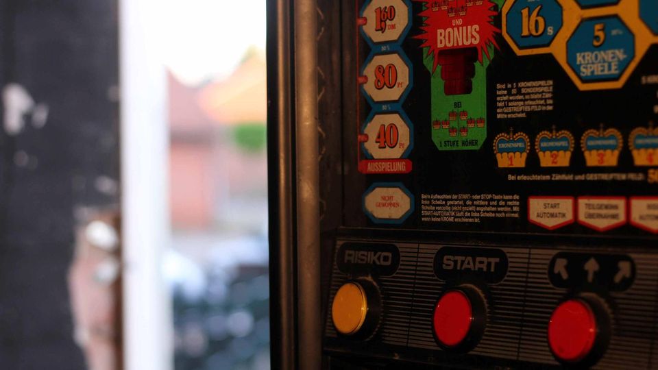 Vor Jahren hat in Werpeloh mal eine Kuh auf den Spielautomaten geschissen, wie ein Gast erzählte