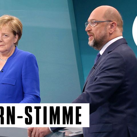 Angela Merkel schaut in die Kamera während des TV-Duells mit Martin Schulz