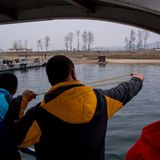 Chinesischer Tourist mit Zwille